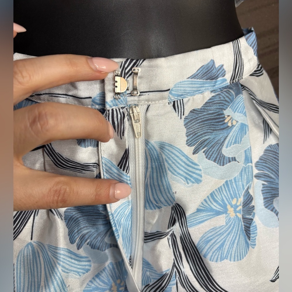 American threads Women’s floral Shorts set White Blue size, Small preloved - Picture 10 of 10
